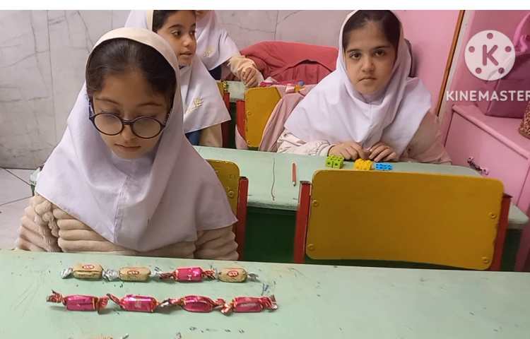 ریاضی آموزش ضرب دانش آموزان پایه سوم دبستان دخترانه پرتوعلوی 1