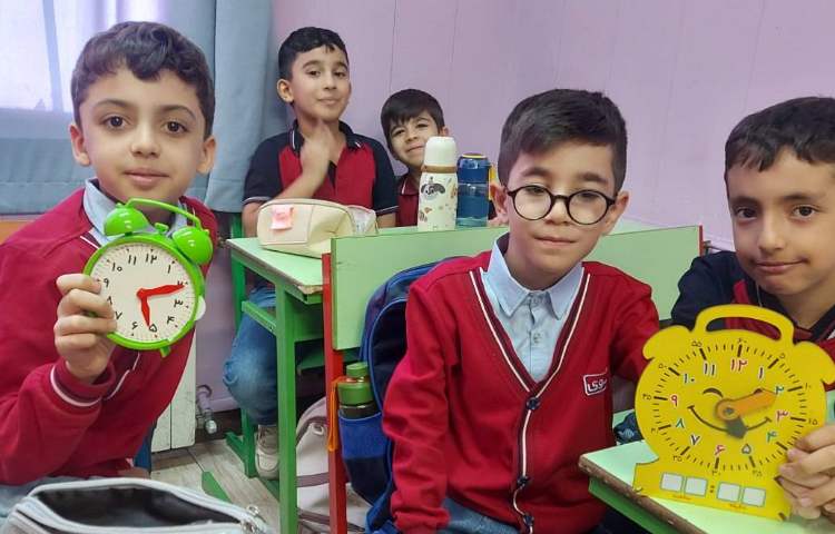 ریاضی : آموزش و تمرین ساعت (معرفی دقیقه در ساعت) ، بیان ساعت و نمایش عقربه ها 1