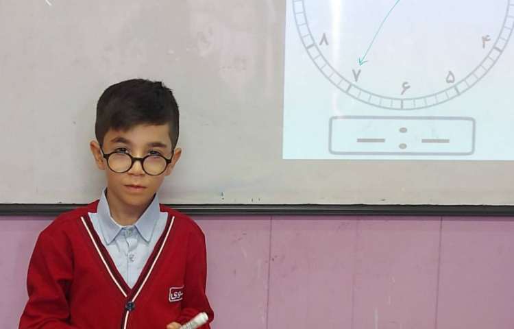 ریاضی : آموزش و تمرین ساعت (معرفی دقیقه در ساعت) ، بیان ساعت و نمایش عقربه ها 5