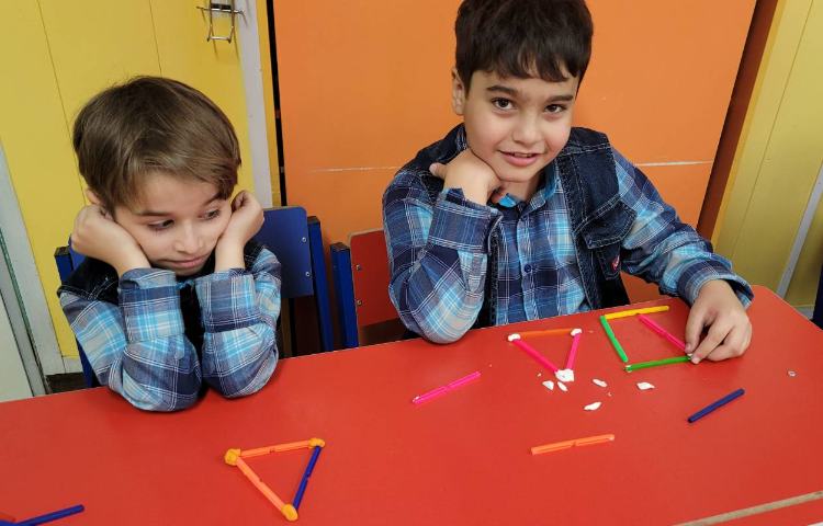 :ریاضی، آموزش گوشه و لبه، ساخت گوشه و لبه با چینه و خمیربازی 2