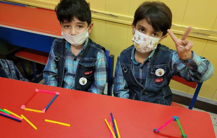 :ریاضی، آموزش گوشه و لبه، ساخت گوشه و لبه با چینه و خمیربازی 5