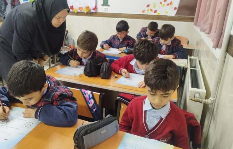 ریاضی ارزشیابی با حضور سبز خانم کبیری عزیز 1