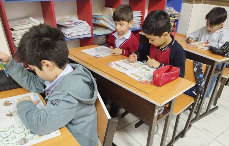 ریاضی انجام تمرینات کتاب ریاضی ( الگو و نوشتن اعداد) 3