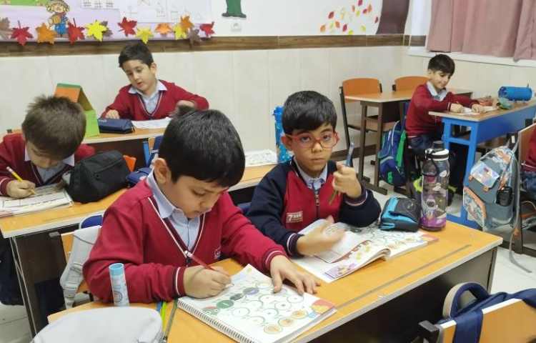 ریاضی انجام تمرینات کتاب ریاضی ( الگو و نوشتن اعداد) 4