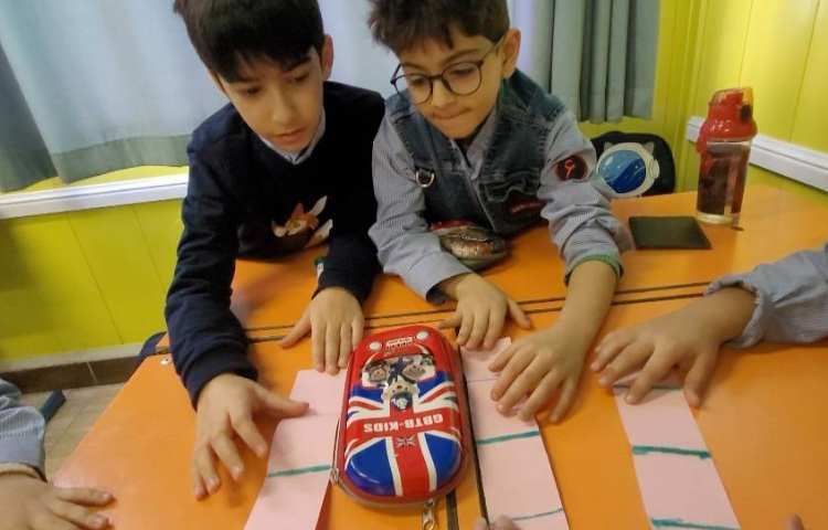 ریاضی اندازه گیری با نوارهای کاغذی با هدف اندازه گیری دقیق تر 1