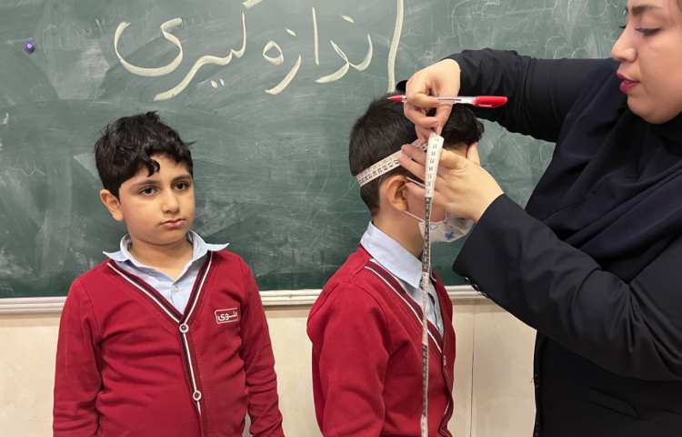 ریاضی: اندازه گیری قد، دور سر، انگشت اشاره و دور مچ با وسیله‌ی اندازه گیری متر 6