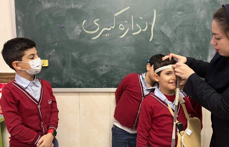 ریاضی: اندازه گیری قد، دور سر، انگشت اشاره و دور مچ با وسیله‌ی اندازه گیری متر