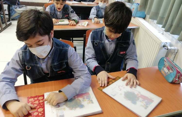 ریاضی : اندازه گیری کتاب ریاضی با خط کش