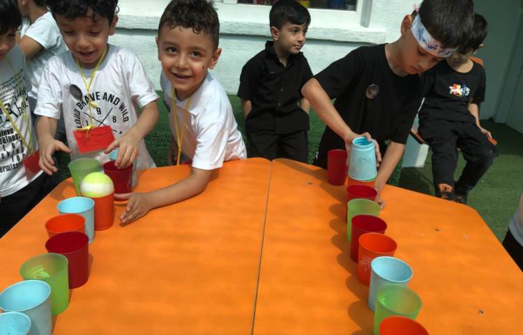 ریاضی : بازی تمرکزی با توپ و لیوان 2