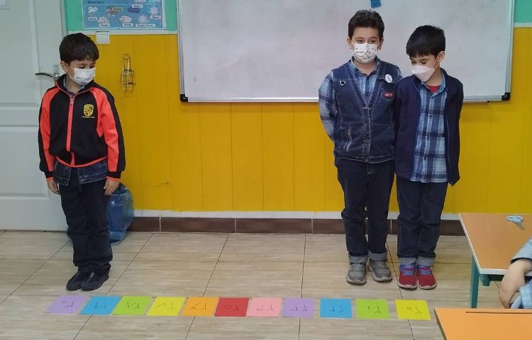 :ریاضی، بازی درس تقریب، کلاس فضانوردان