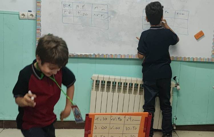 ریاضی بازی ساعت در بعدازظهر 4