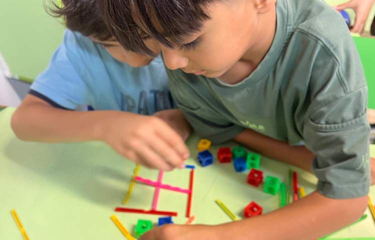 ریاضی، بازی مار و پله و دست ورزی جمع نظام دار