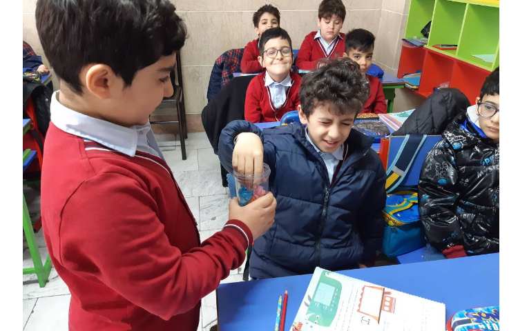 ریاضی: تدریس آمار و احتمال همراه بازی 2