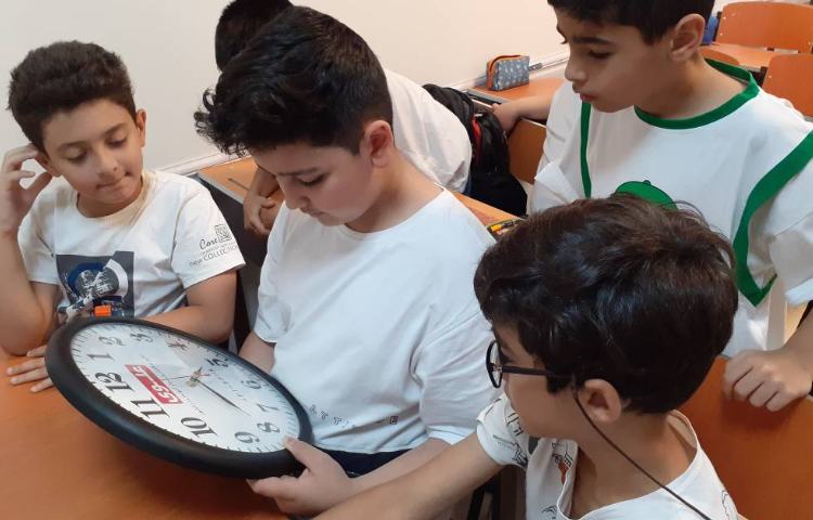 ریاضی تمرین زمانهای مختلف با ساعت