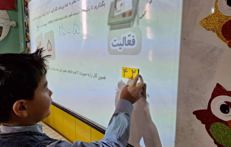 ریاضی تمرین ساخت عدد دو رقمی با کارت و رقم 2