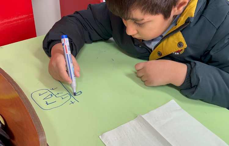 ریاضی، تمرین و بازی جمع فرایندی سه رقمی 1