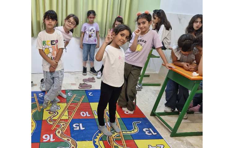 ریاضی، تمرین و یاد آوری جمع و تفرق همراه با بازی مار و پله 1