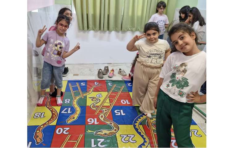 ریاضی، تمرین و یاد آوری جمع و تفرق همراه با بازی مار و پله 2