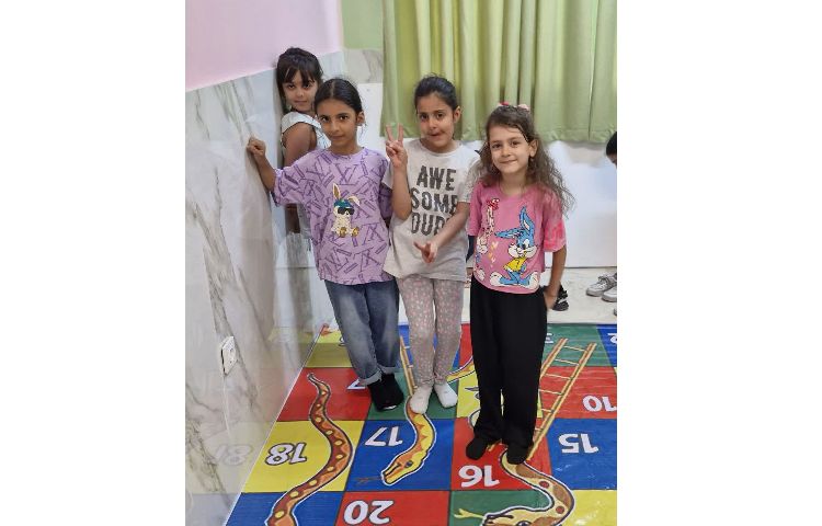 ریاضی، تمرین و یاد آوری جمع و تفرق همراه با بازی مار و پله 3