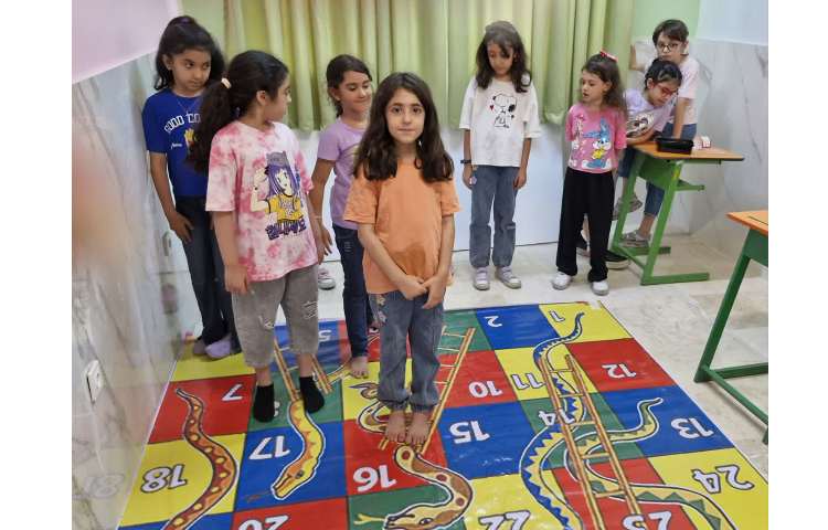 ریاضی، تمرین و یاد آوری جمع و تفرق همراه با بازی مار و پله 5