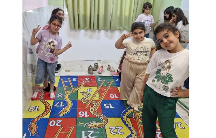 ریاضی، تمرین و یاد آوری جمع و تفرق همراه با بازی مار و پله