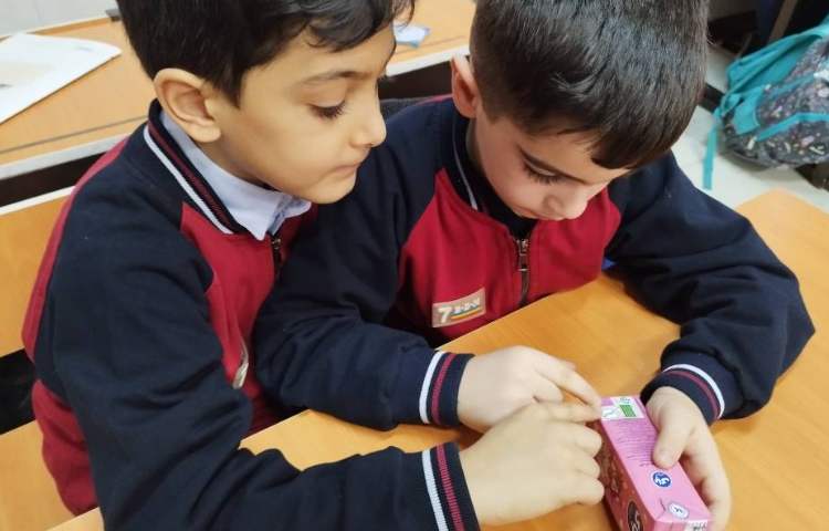 ریاضی تم 18 آموزش اهمیت و توجه به علامت استاندارد،سیب سلامت ،تاریخ تولید و تاریخ انقضا 3