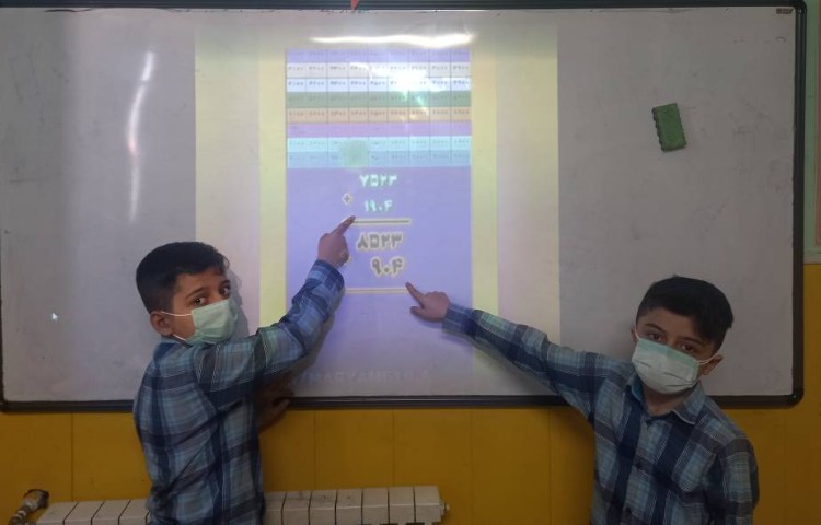 :ریاضی، جمع و تفریق فرایندی با انتقال به وسیله ی جدول چهار رقمی، ص 104