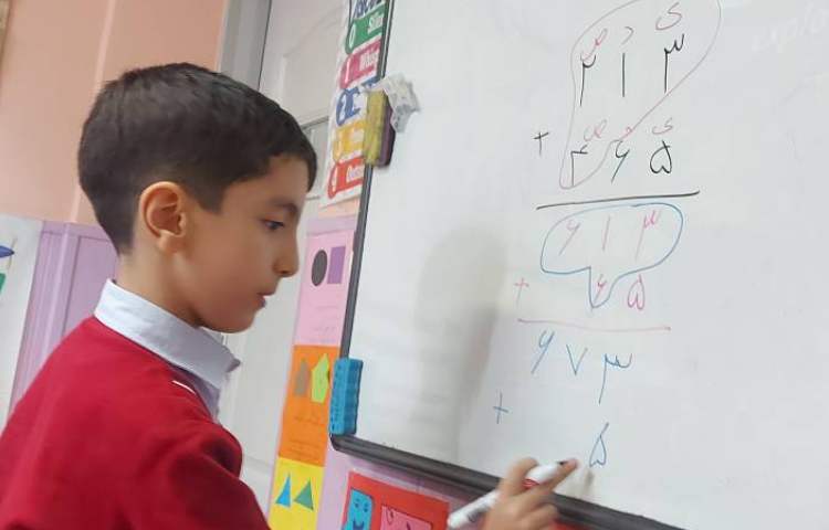 ریاضی : حل تمرین جمع و تفریق فرآیندی اعداد سه رقمی 1