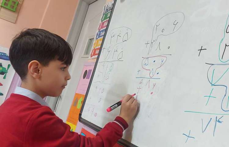 ریاضی : حل تمرین جمع و تفریق فرآیندی اعداد سه رقمی 4