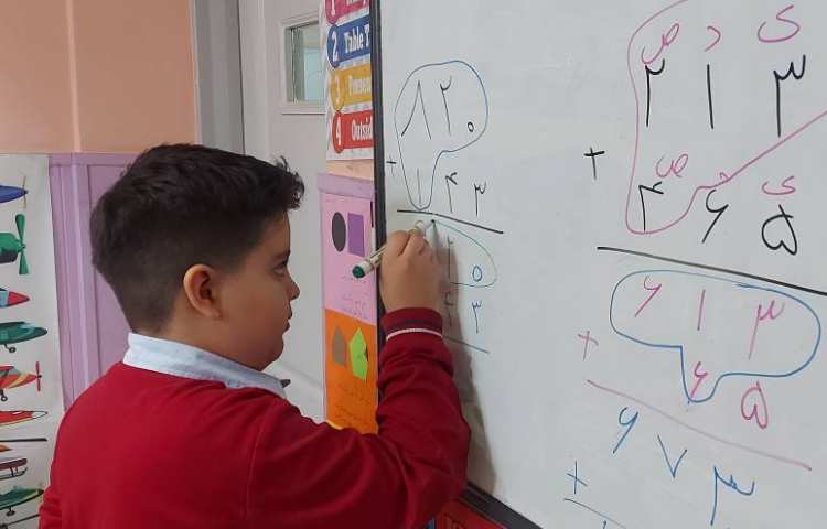 ریاضی : حل تمرین جمع و تفریق فرآیندی اعداد سه رقمی