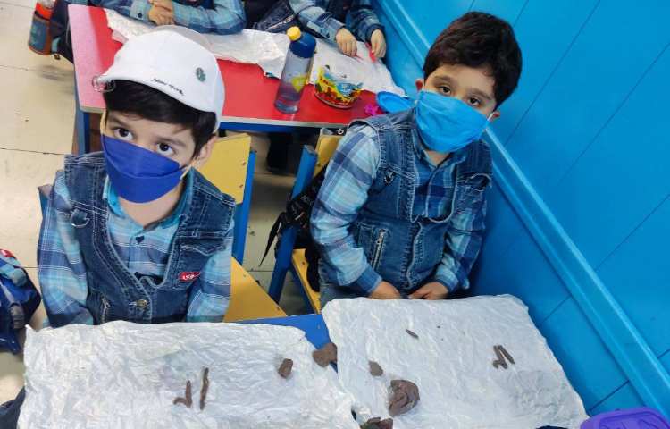 :ریاضی، دست ورزی اعداد 1 تا 10 با استفاده از خمیر 4