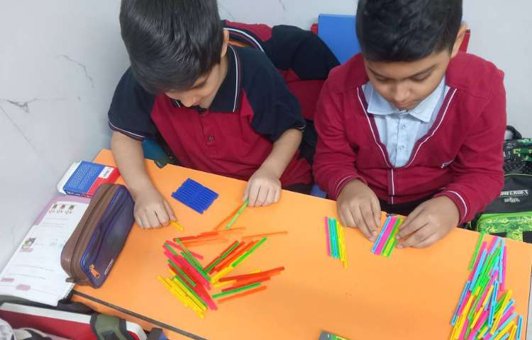 ریاضی :دست ورزی تقسیم 3