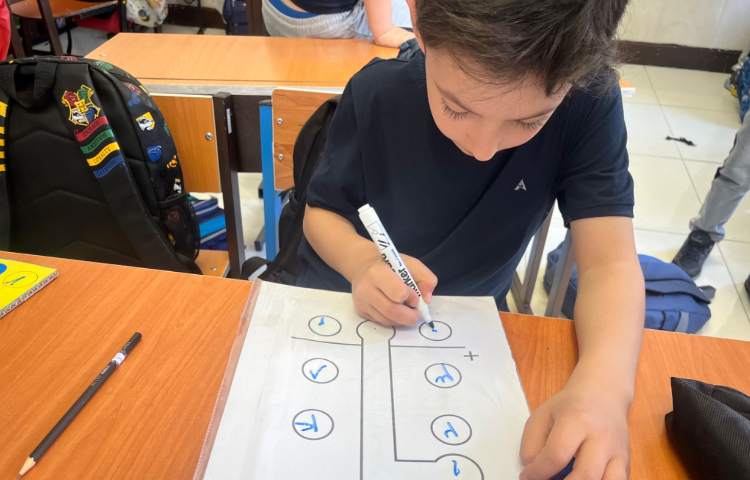 ریاضی : دست ورزی جمع دورقمی و سه رقمی انتقالی 2