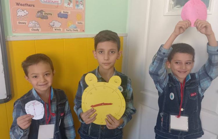 :ریاضی، دست ورزی خلاقانه برای مبحث ساعت در بعدازظهر، کلاس زمین 4