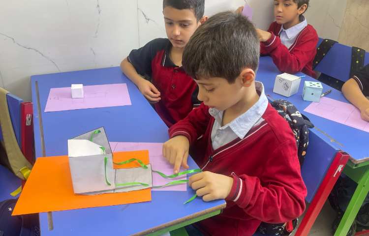 ریاضی ، دست ورزی مکعب (اشنایی با گسترده ی مکعب) 4