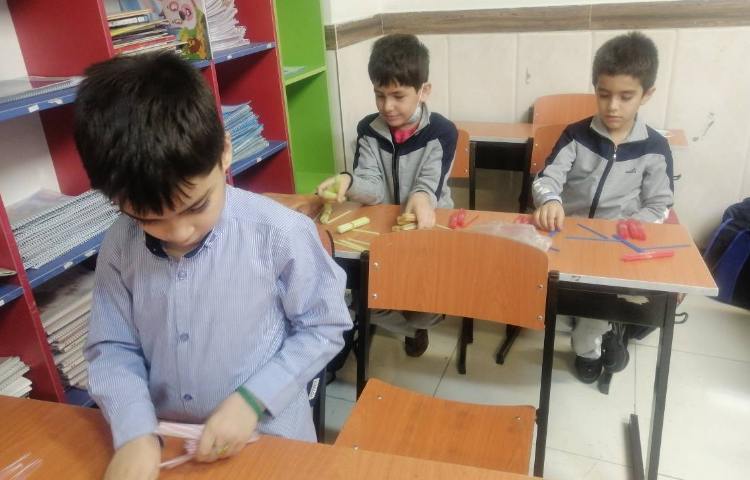 ریاضی : دست ورزی و ساخت اعداد دورقمی با نی 2