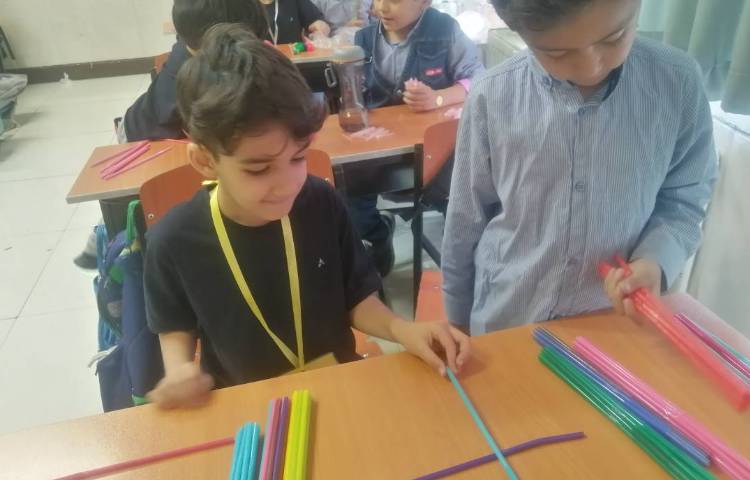 ریاضی : دست ورزی و ساخت اعداد دورقمی با نی 3