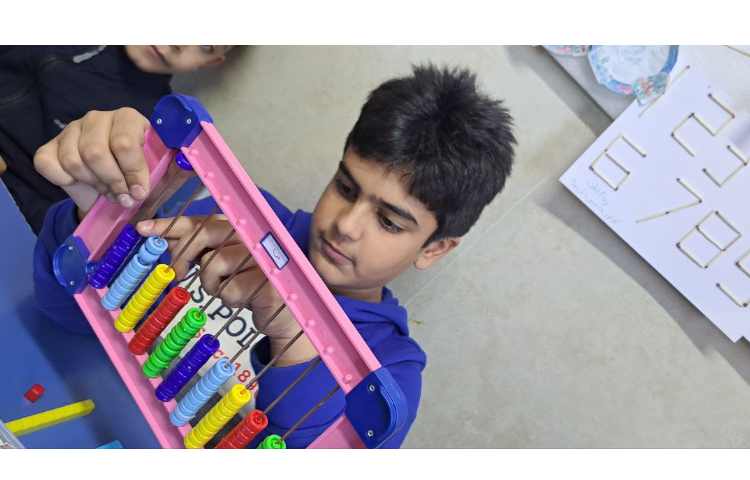 ریاضی :دست ورزی چرتکه،سکه،کوئیزنر 8