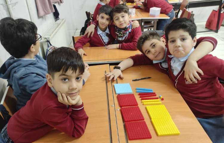 ریاضی ساخت جمع فرایندی سه رقمی با کویرنر 4