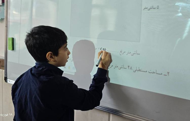 ریاضی - مبحث: حل تمرین ریاضی توسط دانش‌آموزان 3