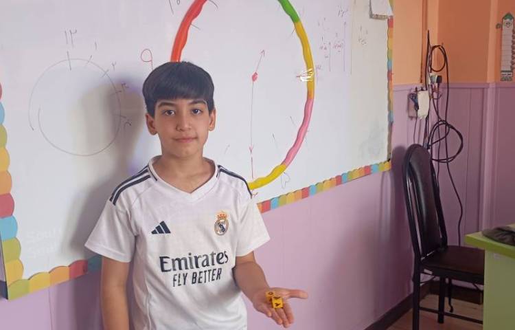 ریاضی ، مرور مباحث ساعت سال گذشته همراه با بازی تاس و حلقه ی هولاهوپ 4