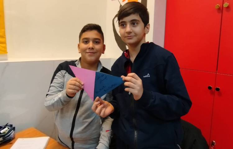 ریاضی - مشاهده‌ی یکی بودن خط تقارن و نیمساز زاویه در مربع 1