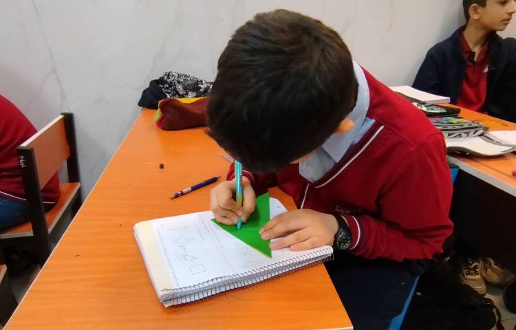 ریاضی - مشاهده‌ی یکی بودن خط تقارن و نیمساز زاویه در مربع 2