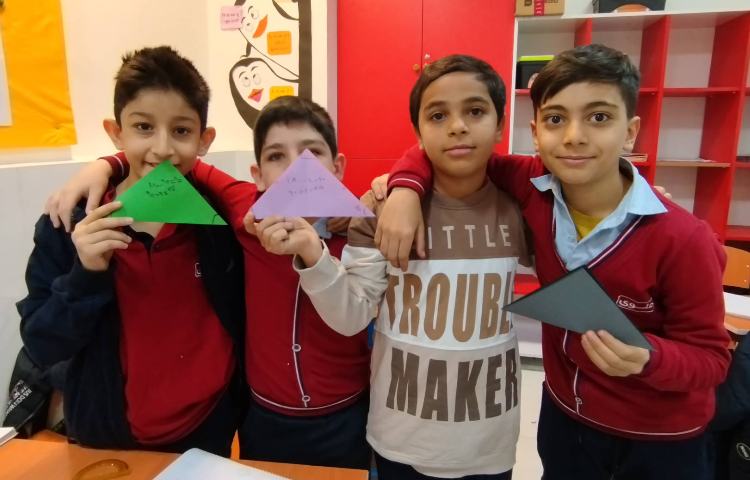 ریاضی - مشاهده‌ی یکی بودن خط تقارن و نیمساز زاویه در مربع 3