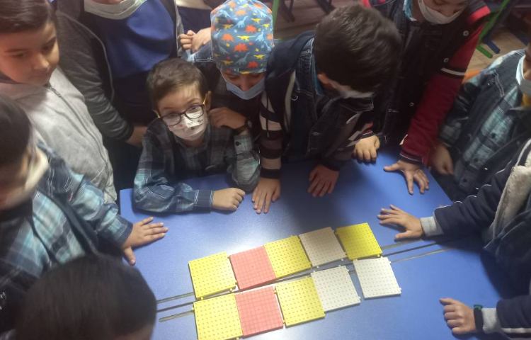 :ریاضی، معرفی عدد هزار با دست ورزی، کلاس مریخ 1