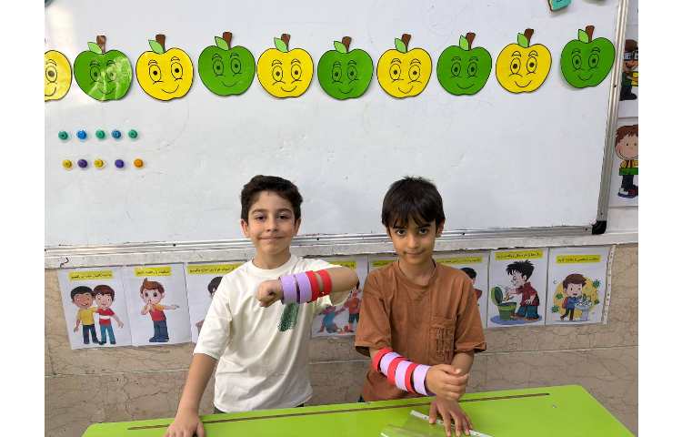 ریاضی موضوع : الگو سازی با دستبند رنگی 1