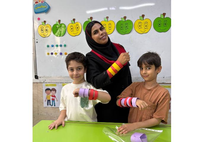 ریاضی موضوع : الگو سازی با دستبند رنگی 2