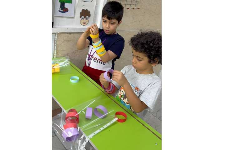 ریاضی موضوع : الگو سازی با دستبند رنگی 3