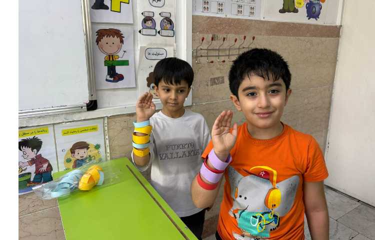 ریاضی موضوع : الگو سازی با دستبند رنگی 4