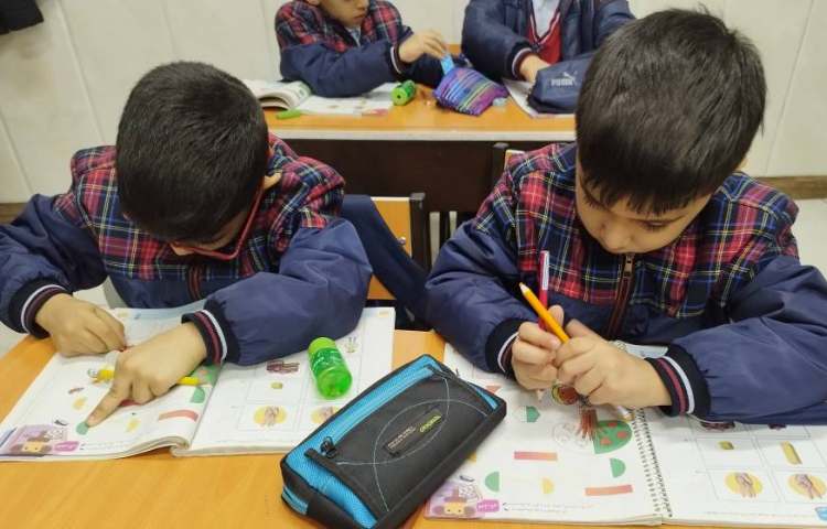 ریاضی موضوع: نیمه ی پنهان هرشکل و مفهوم تقارن 4